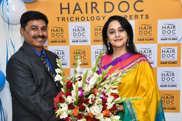 Dr. Satish Vaishnav at a HairDoc professional event